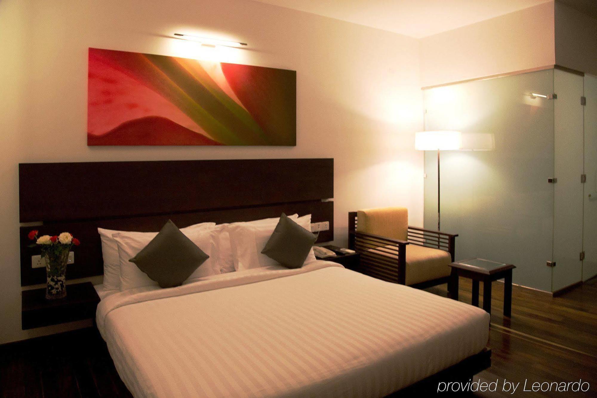 Springs Hotels And Spa Bangalore Habitación foto